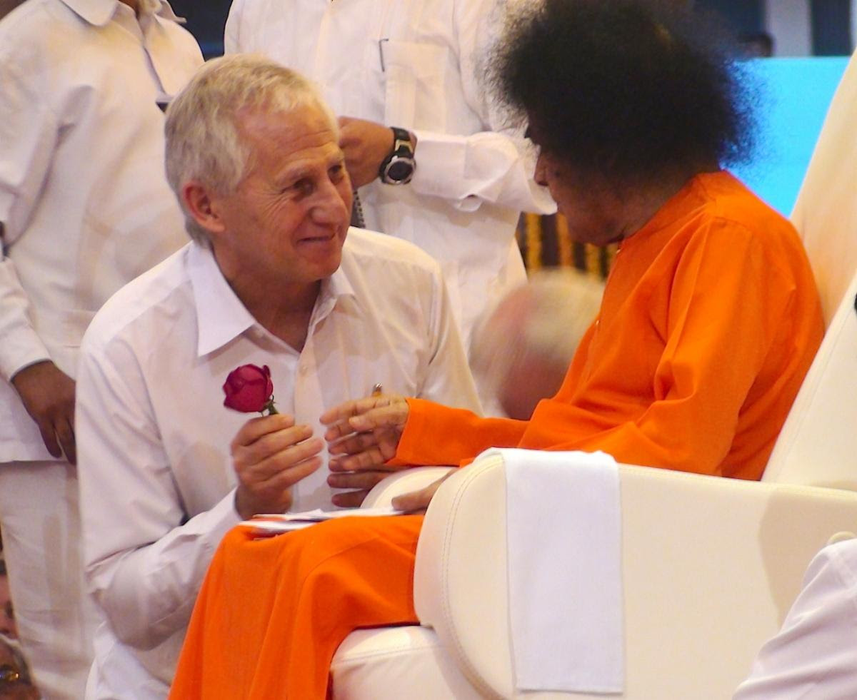 Leonardo Pablo Gutter with Sathya Sai Baba