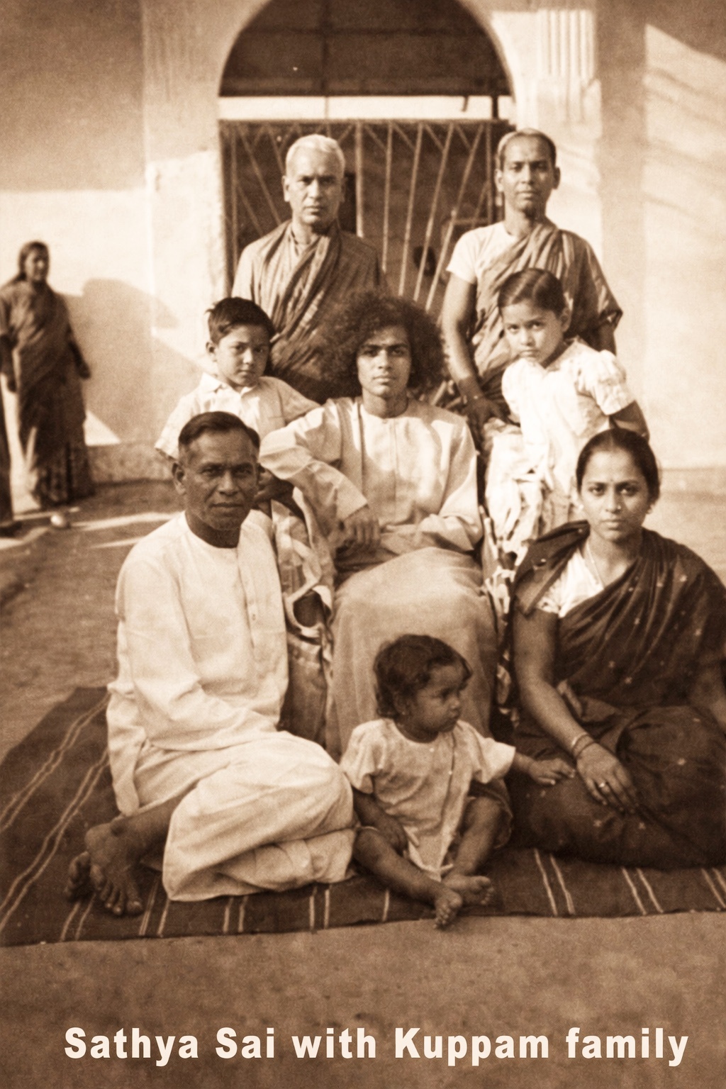 Sathya Sai with Kuppam family