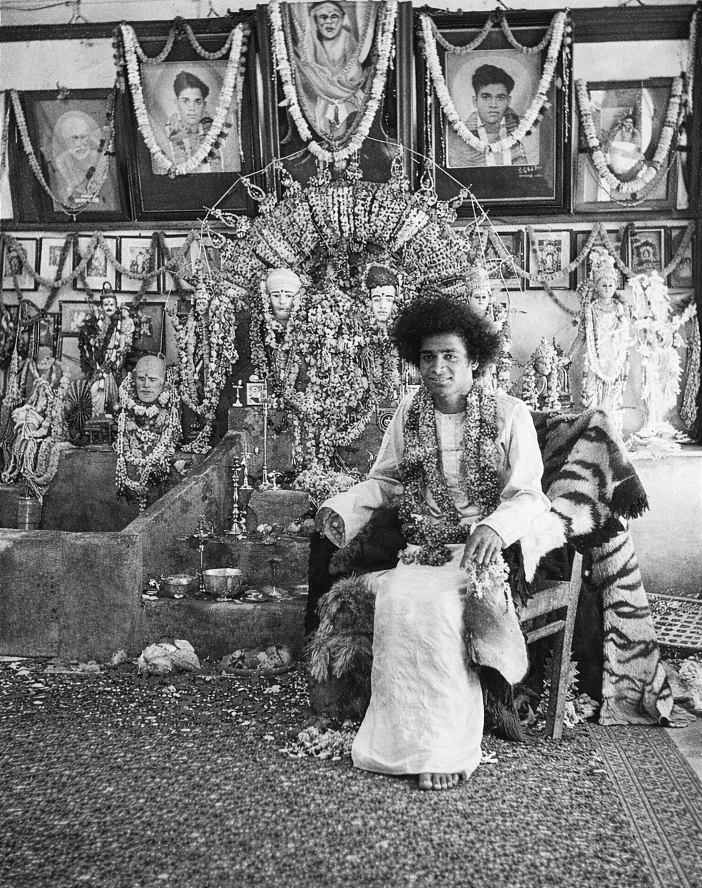 Sathya Sai in the old Mandir